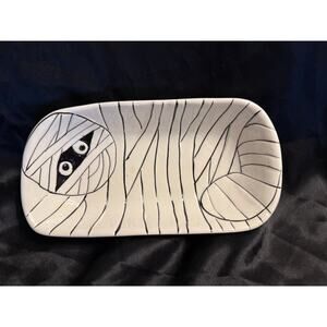Vintage 90’s Mummy Halloween themed candy or appetizer dish 
7.5”